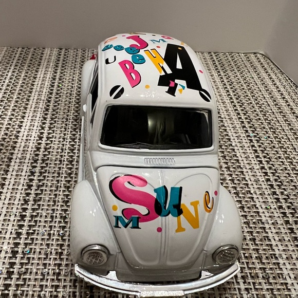 New Volkswagen Beetle with decals Die cast Wheels work with pull back action. 5" - Picture 9 of 10